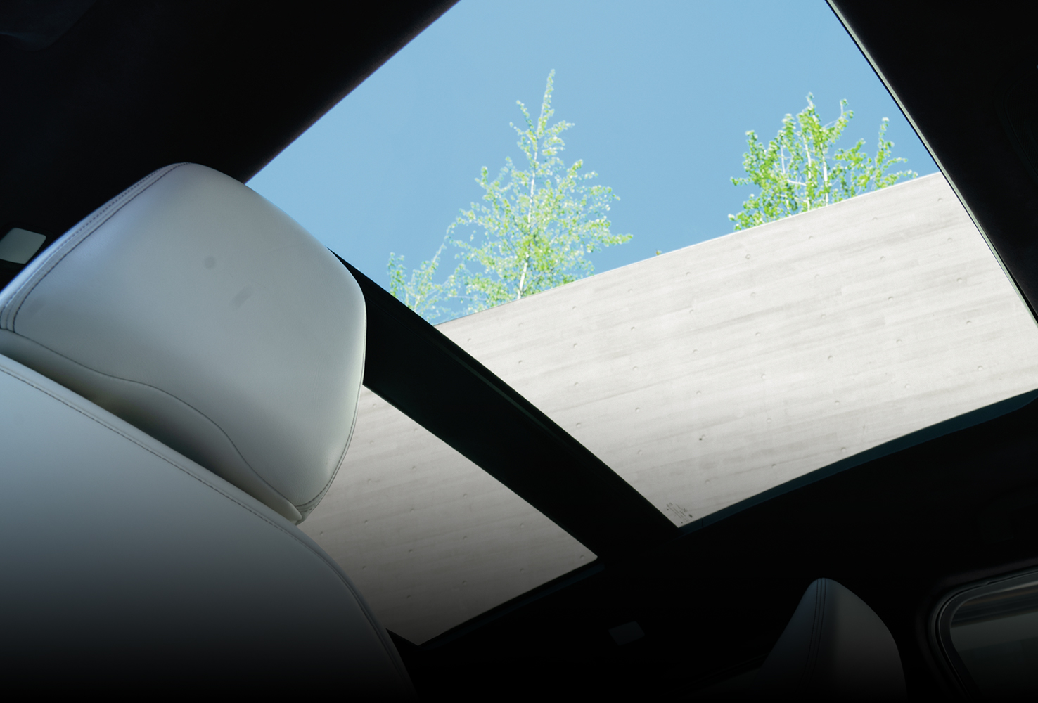 2022 INFINITI QX50 SUV panoramic moonroof.